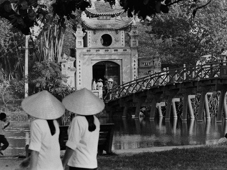 ទីក្រុងហាណូយដំណាក់កាលអោបក្រសោបតាមរយៈរូបថតរបស់អ្នកការទូតអង់គ្លេស