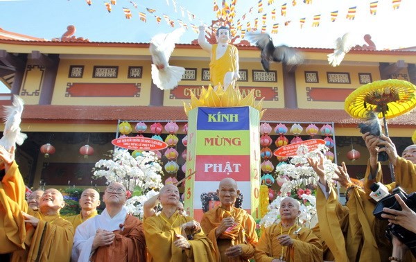 Vesak ២០១៤៖ឱកាសជំរុញសាមគ្គីភាពរវាងពុទ្ធសាសនាវៀតណាមជាមួយពុទ្ធសាសនាបណ្ដាប្រទេស