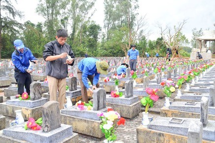 យុវជនខេត្ត Quang Tri រំលឹកគុណូបណ្ដាវីរៈយុទ្ធជនពលីជីវិត