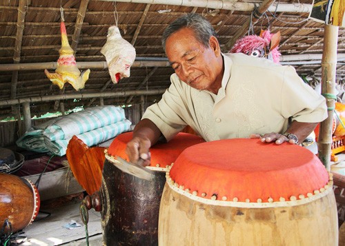 អ្នកថែរក្សាសិល្បៈនៃជនជាតិខ្មែរNam Bo