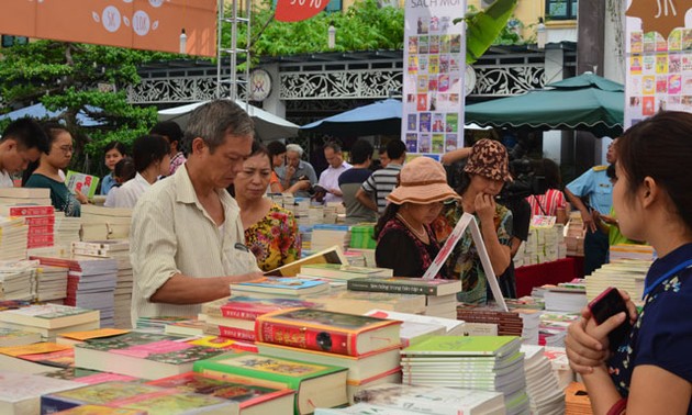 ទិវាបុណ្យសៀវភៅសរទរដូវ២០១៥ 