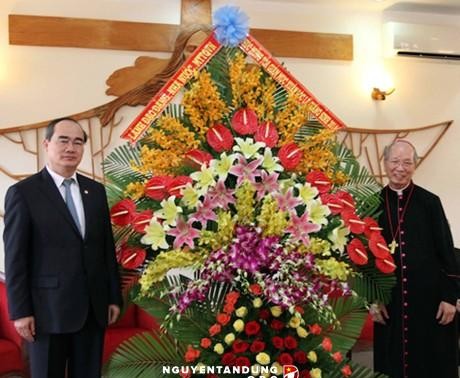 ប្រធានគណៈកម្មាធិការមជ្ឈឹមរណសិរ្យមាតុភូមិវៀតណាមផ្ញើសំបុត្រអបអរសាទរក្នុងឱកាសបុណ្យ Noel 2015