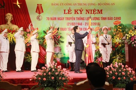 នាយករដ្ឋមន្ត្រី Nguyen Tan Dung ចូលរួមពិធីរំលឹកខួបលើកទី៧០នៃទិវាប្រពៃណីកងកម្លាំងចារកម្មនគបាលប្រជាជន