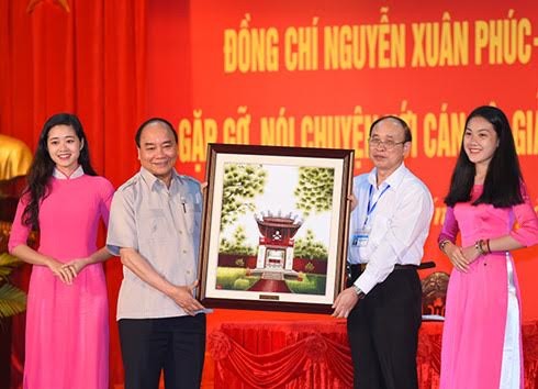 នាយករដ្ឋមន្ត្រី លោក Nguyen Xuan Phuc លើកទឹកចិត្តឲ្យនិស្សិតខិតខំសិក្សារៀនសូត្រនិងហត់ពត់លត់ដំឲ្យបានល្