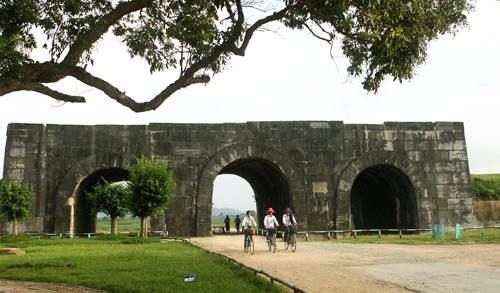 អញ្ជើញទស្សនាកំពែងរជ្ជកាល Ho នៅខេត្ត Thanh Hoa