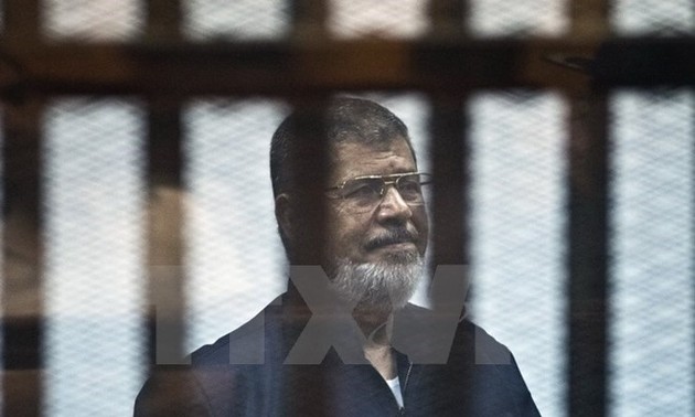 អតីតប្រធានាធិបតីអេហ្ស៊ីប Mohamed Morsi ត្រូវជាប់គុកអស់មួយជីវិត