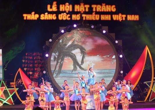 អនុប្រធានរដ្ឋលោកស្រី Dang Thi Ngoc Thinh អញើញចូលរួម“ពីធីបុណ្យសែនព្រះច័ន្ទ- បំពេញក្តីសុបិនរបស់កុមារ"