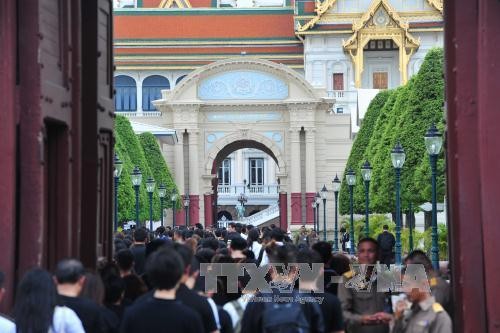 ថៃបើកទ្វារបរមរាជវាំងដើម្បីប្រជាជនមកគោរពវិញ្ញាណក្ខ័នព្រះមហាក្សត្រ