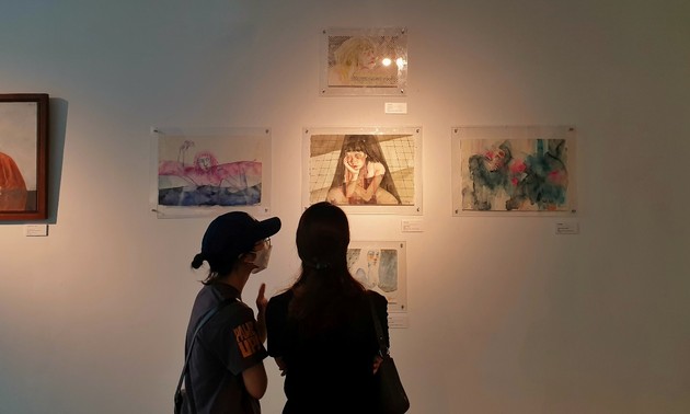 Pameran Bertajuk “Apa yang Kita Mainkan” Menarik Pecinta Seni Kota Hanoi