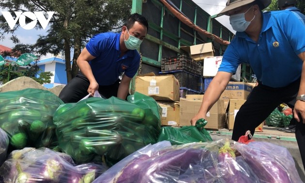 Dengan Persatuan, Kekompakan, Warga Kota Ho Chi Minh Tetap Bersemangat dan Teguh Selama Pandemi