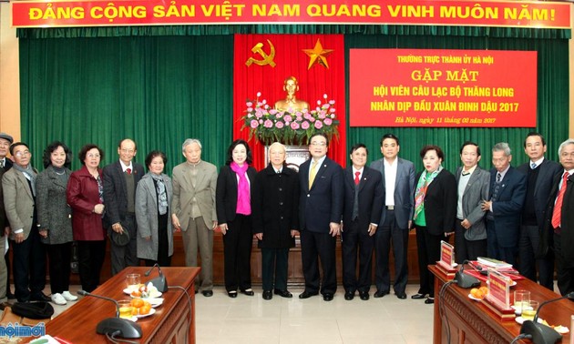 河内市委常委会举行升龙俱乐部会员初春见面会