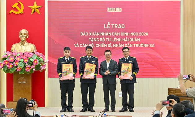 向长沙群岛赠送春节特刊