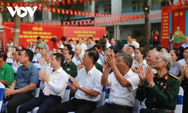 越南逾7800万选民在“山河盛会”上履行公民权利和义务