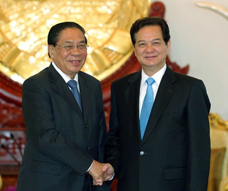 PM Dung received by Laotian Party General Secretary and Cambodian PM