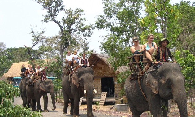 Tour of villages in Dak Lak