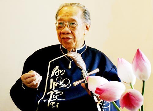 President Truong Tan Sang pays tribute to Professor Tran Van Khe