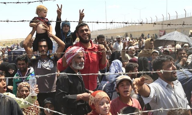 US government persuades states not to shut door to Syrian refugees