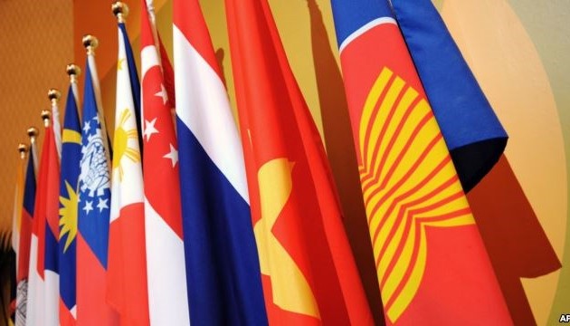 Southeast Asian leaders mark birth of ASEAN community