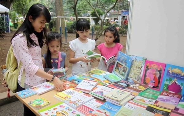 Awards presented to outstanding literature works for children