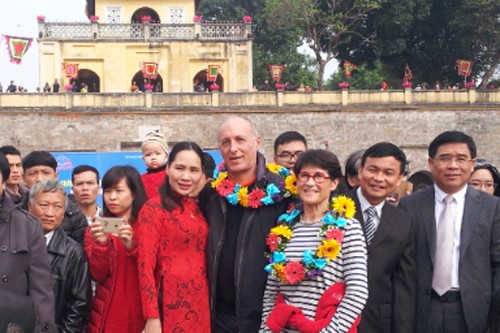 First foreign visitors of 2016 welcomed in Vietnam