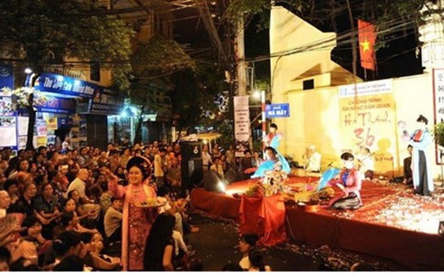 Traditional music livens up Hanoi’s Old Quarter 