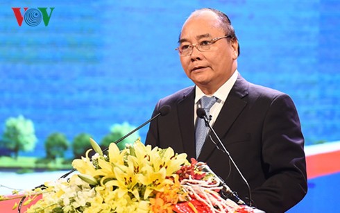 PM Nguyen Xuan Phuc urges Ha Nam to facilitate businesses