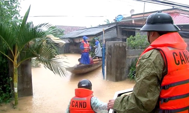 Human kindness in coping with flooding in Quang Binh