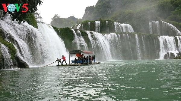 Ban Gioc Waterfall - the largest natural waterfall in Southeast Asia