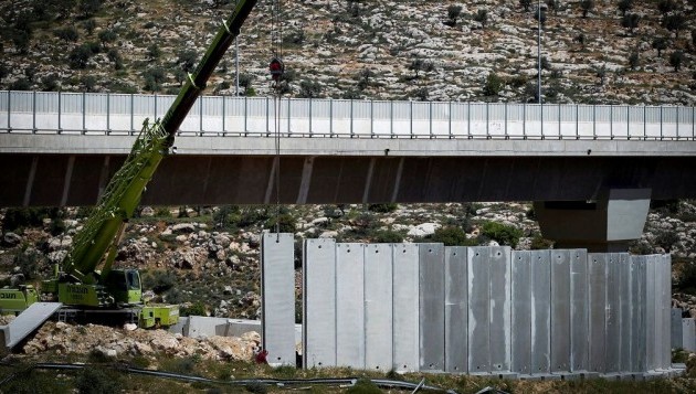 Israel extends the West bank security barrier