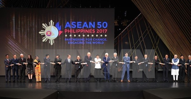 PM attends 31st ASEAN Summit 
