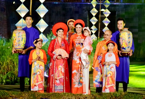 Ao Dai along heritage path shows its uniqueness