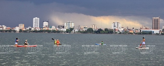 SUP boarding on West Lake 