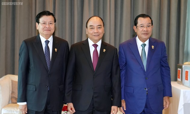 PM Nguyen Xuan Phuc holds meetings on ASEAN Summit’s sidelines