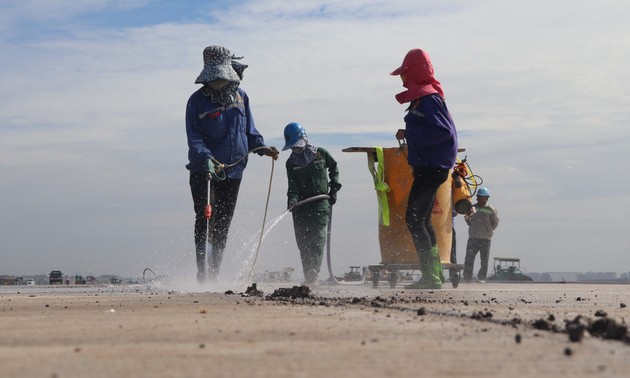 Tan Son Nhat airport's repaired runway to be tested next Tuesday 