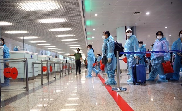 Noi Bai airport temporarily closed to int’l arrivals amid resurgence of COVID-19
