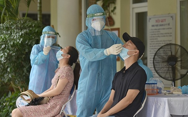 Hanoi conducts massive COVID-19 tests