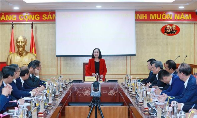 Politburo member Truong Thi Mai meets newly appointed Ambassadors, Consuls General  