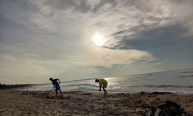 Local man on a mission to keep the local beach clean 