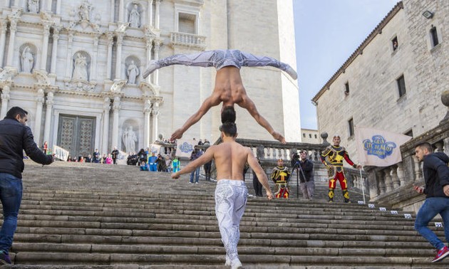 Vietnamese circus performers set Guinness World Record