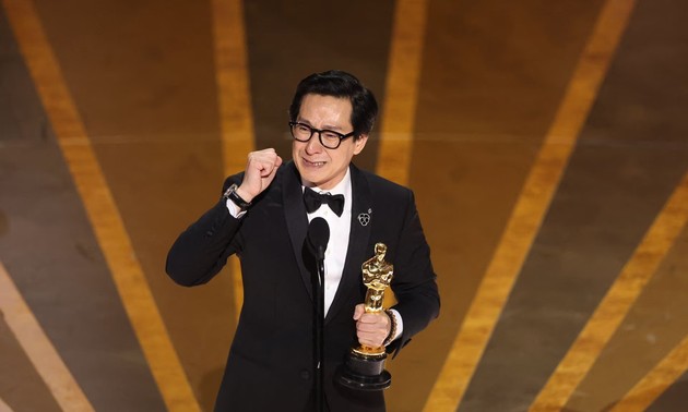 'Everything Everywhere' dominates the Oscars  ​