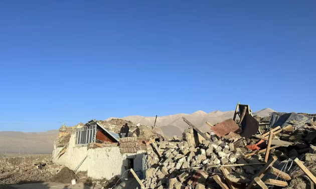 Powerful earthquake kills nearly 100 in Tibet, rattles Nepal