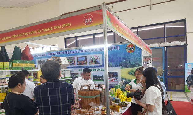 Hanoi hosts fair showcasing regional farm products and specialties