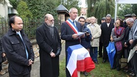 Une plaque commémorative pour la maison historique des négociations de Paris