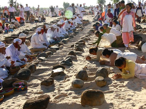 Les Chams de Binh Thuan fêtent leur Ramuwan