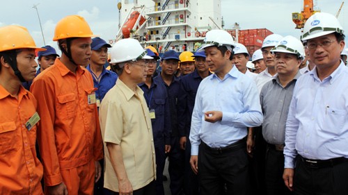 Nguyen Phu Trong au district de Cat Hai (Haiphong)