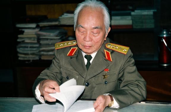 Abdelaziz Bouteflika : Vo Nguyen Giap, « l’un des plus grands révolutionnaires du monde » 