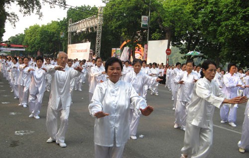 Célébration de la journée de la population du Vietnam 