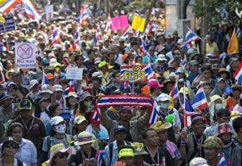 Résoudre la crise passe par les urnes, insiste Yingluck Shinawatra