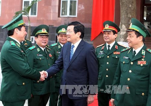 Le président Truong Tan Sang appelle à l’édification d’un garde-frontière national puissant