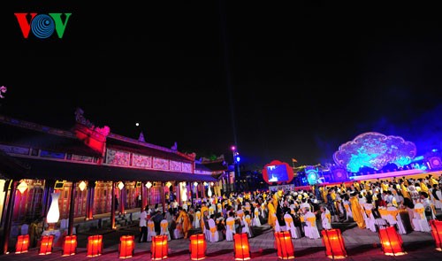 Festival de Hue : La nuit au palais royal